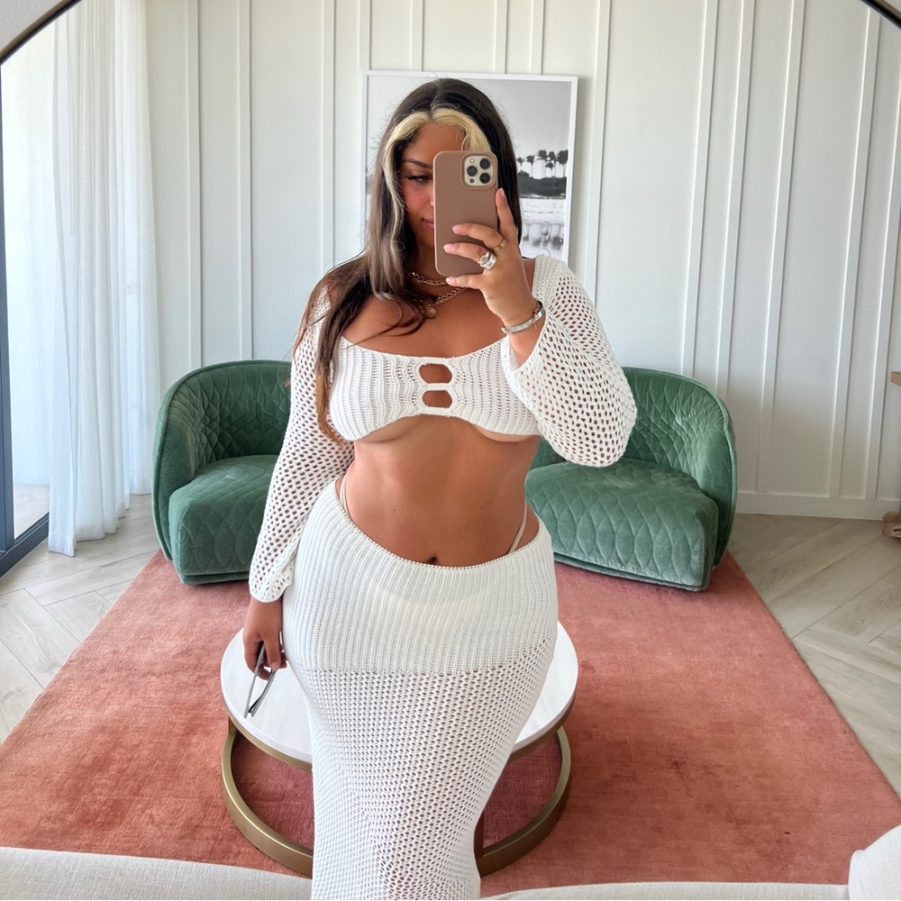 White crochet set